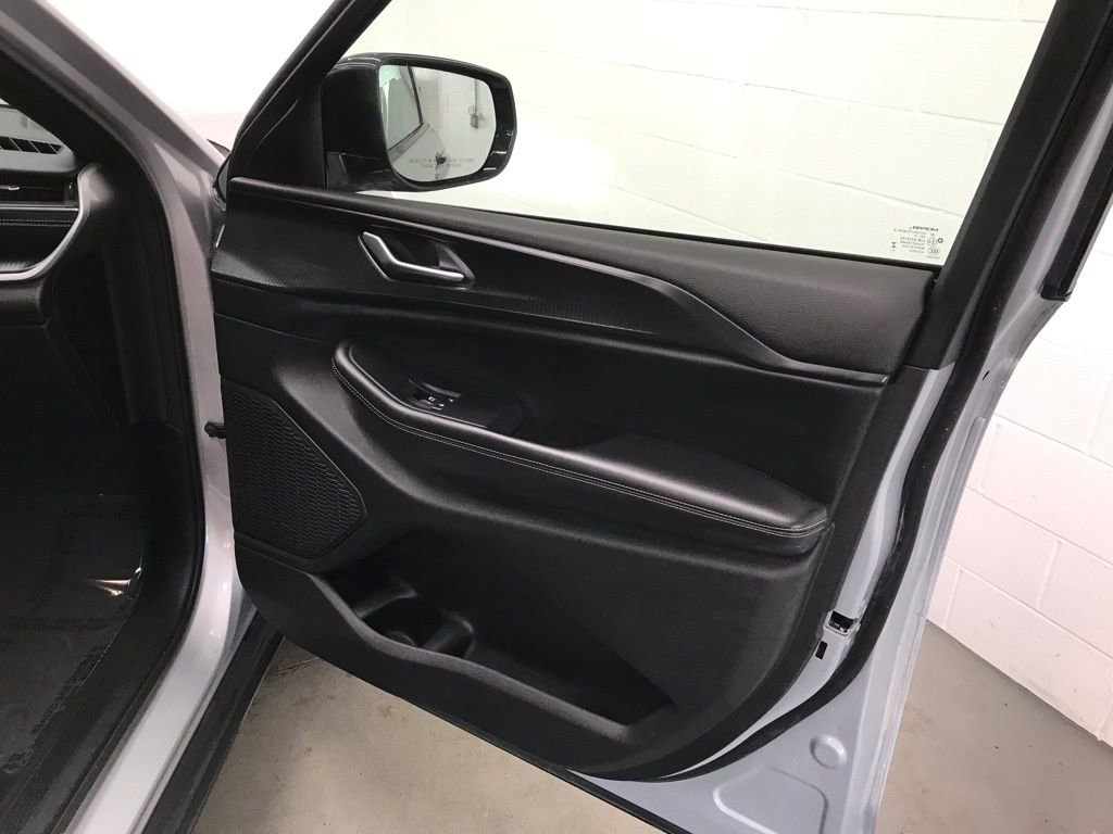Used 2024 Jeep Grand Cherokee Altitude image 29