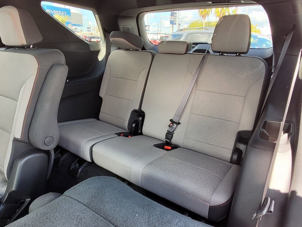 Certified 2025 Chevrolet Traverse LT FWD image 15