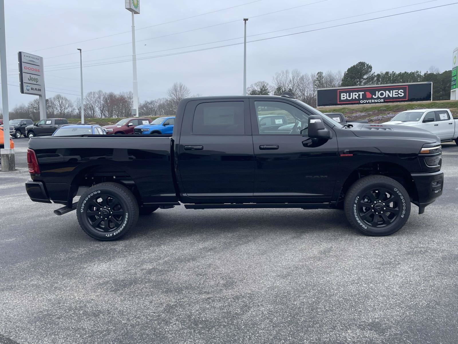 New 2026 RAM 2500 Laramie AWD/4WD image 2