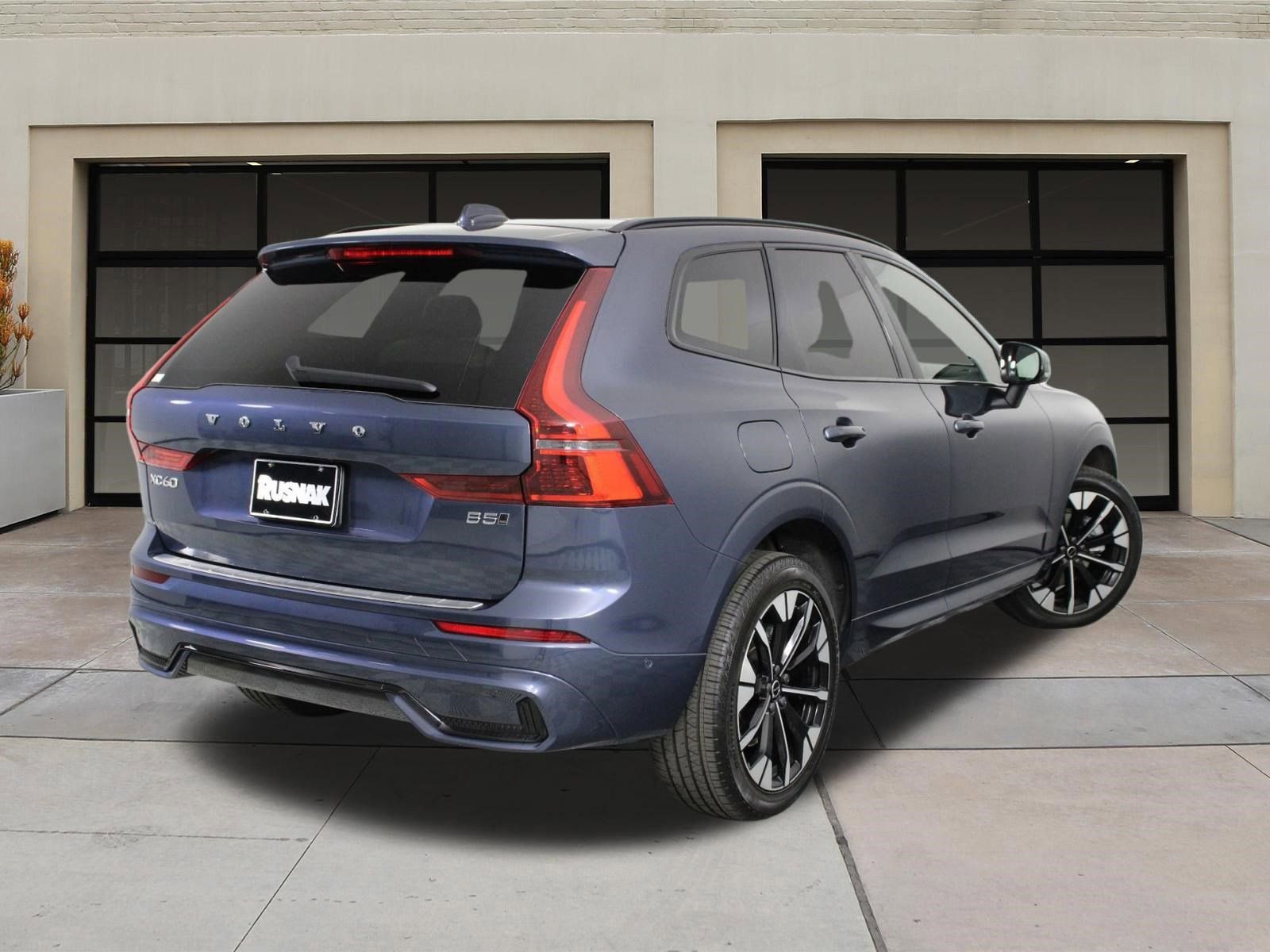 Certified 2026 Volvo XC60 B5 Plus w/ Protection Package Premier AWD/4WD image 4