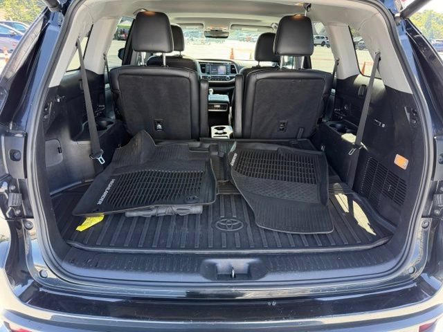 Used 2017 Toyota Highlander XLE AWD/4WD image 10