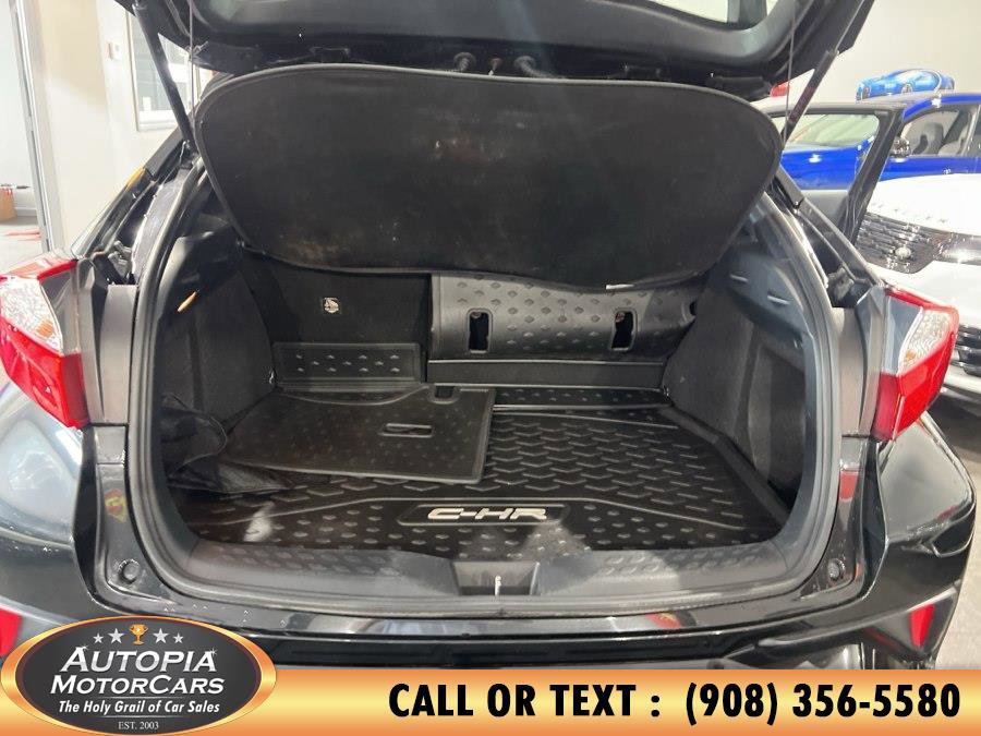 Used 2019 Toyota C-HR XLE FWD image 18