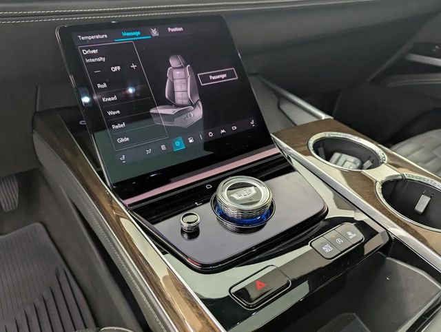 Used 2025 Cadillac Escalade Sport Platinum image 18