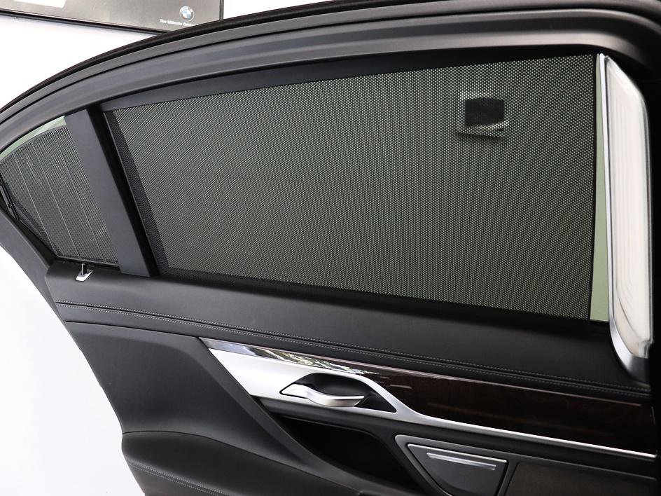 Used 2017 BMW 750i RWD image 18