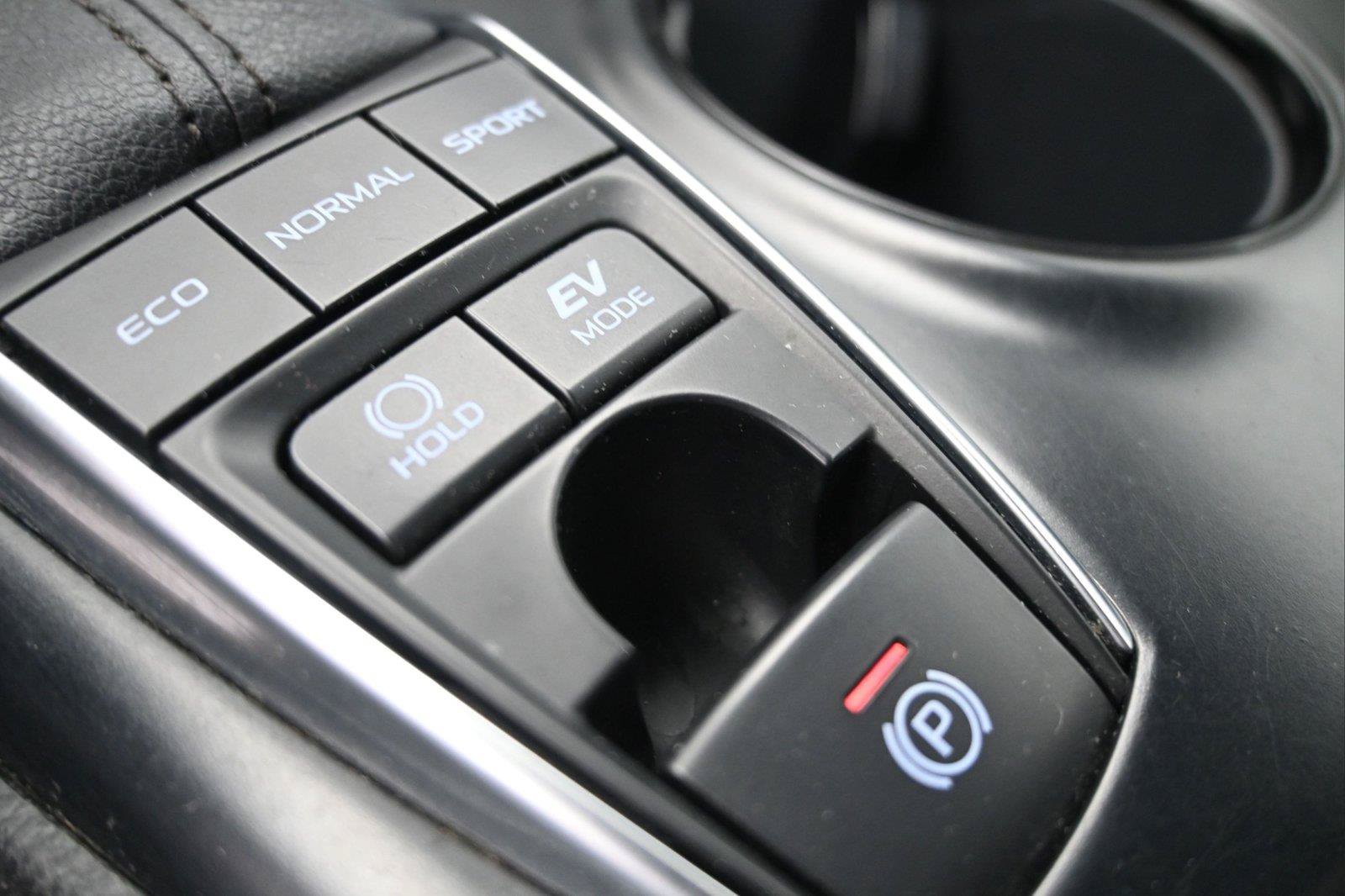 Used 2020 Toyota Camry LE FWD image 6