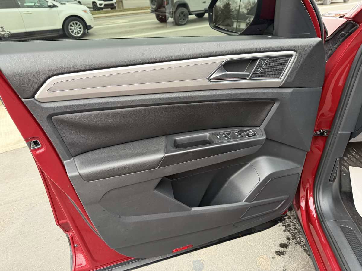 Used 2018 Volkswagen Atlas SE image 11