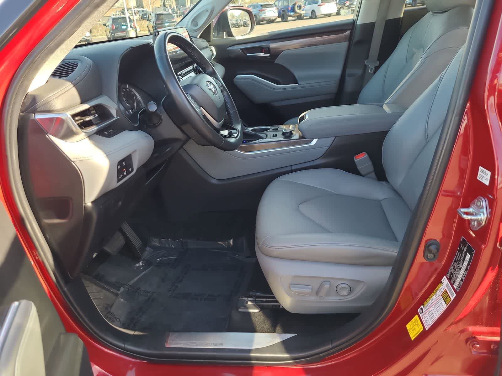 Used 2022 Toyota Highlander Platinum AWD/4WD image 19