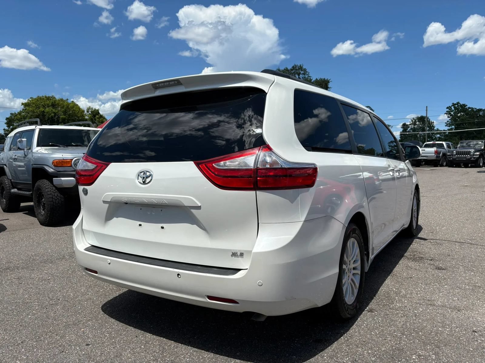 Used 2015 Toyota Sienna XLE Premium FWD image 7