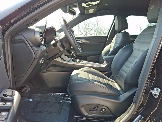 Used 2024 Alfa Romeo Tonale Ti w/ Premium Interior Package image 13