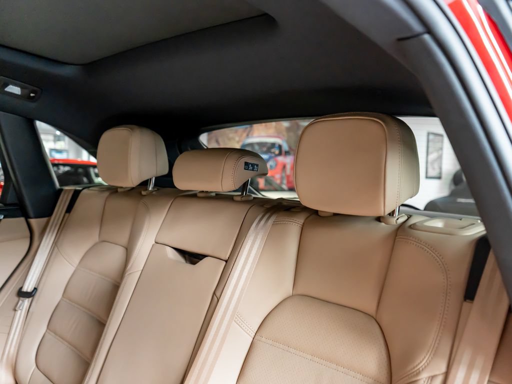 Certified 2025 Porsche Macan GTS AWD/4WD image 27
