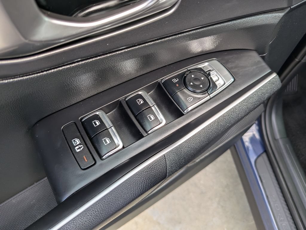 Certified 2025 Kia Sorento EX w/ Panoramic Sunroof Package FWD image 21