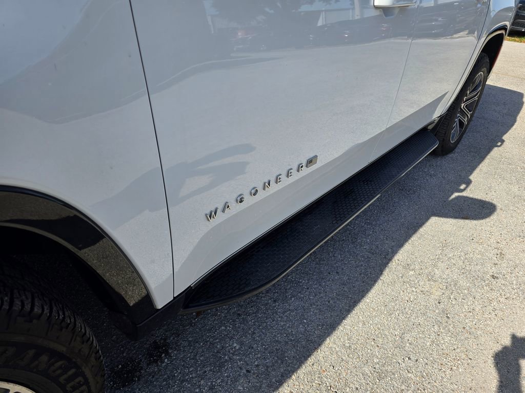 Certified 2024 Jeep Wagoneer L Series II image 10