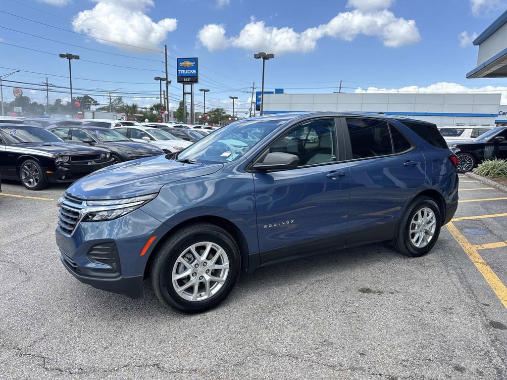 Used 2024 Chevrolet Equinox LS w/ LS Convenience Package FWD image 4