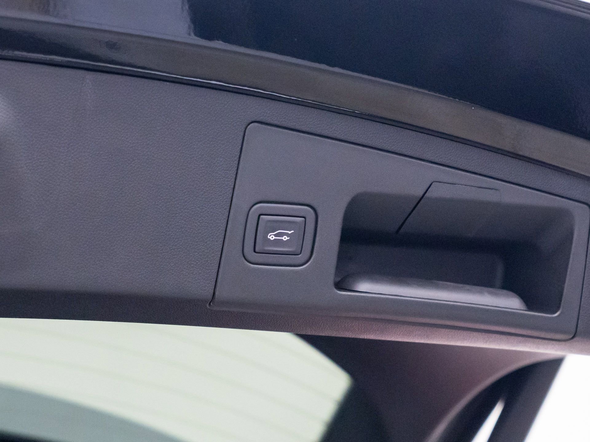 Certified 2025 Cadillac XT4 Premium Luxury AWD/4WD image 37