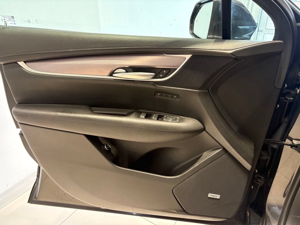 Used 2018 Cadillac XT5 Luxury w/ Driver Awareness Package AWD/4WD image 38