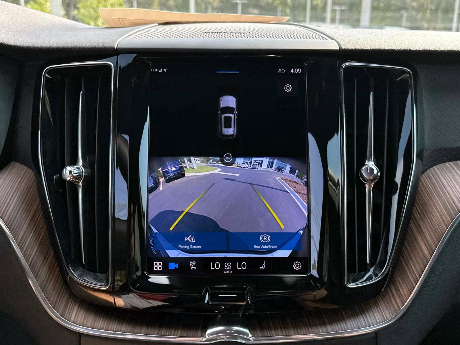 Certified 2023 Volvo XC60 B5 Plus w/ Protection Package Premier image 21