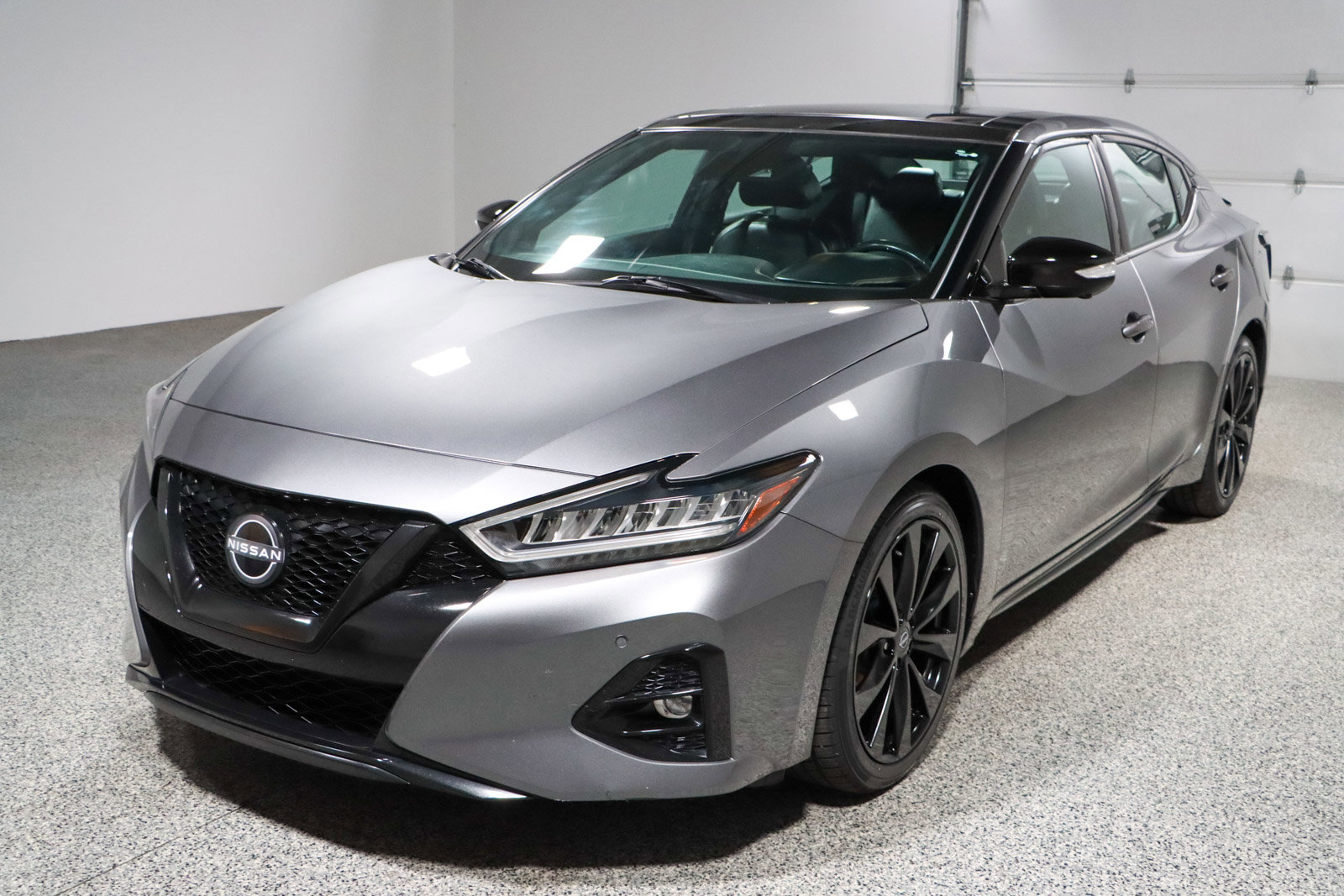 Used 2023 Nissan Maxima SR w/ Sport Mat Group FWD image 31