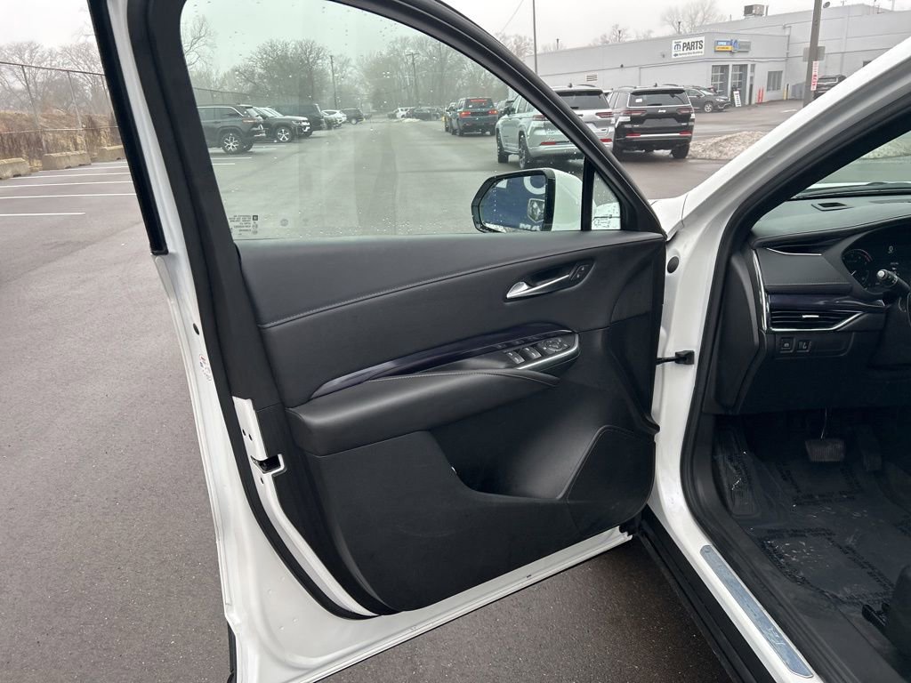 Used 2023 Cadillac XT4 Luxury w/ Cold Weather Package image 15