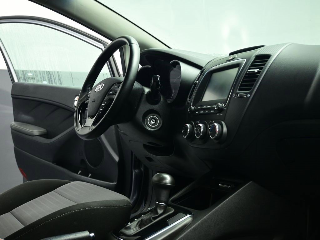 Used 2018 Kia Forte S image 28