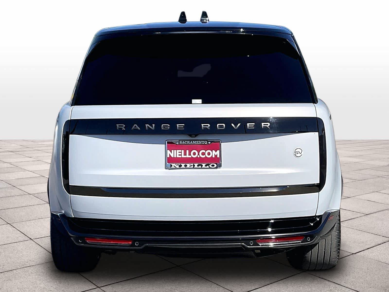 Used 2024 Land Rover Range Rover SV AWD/4WD image 8