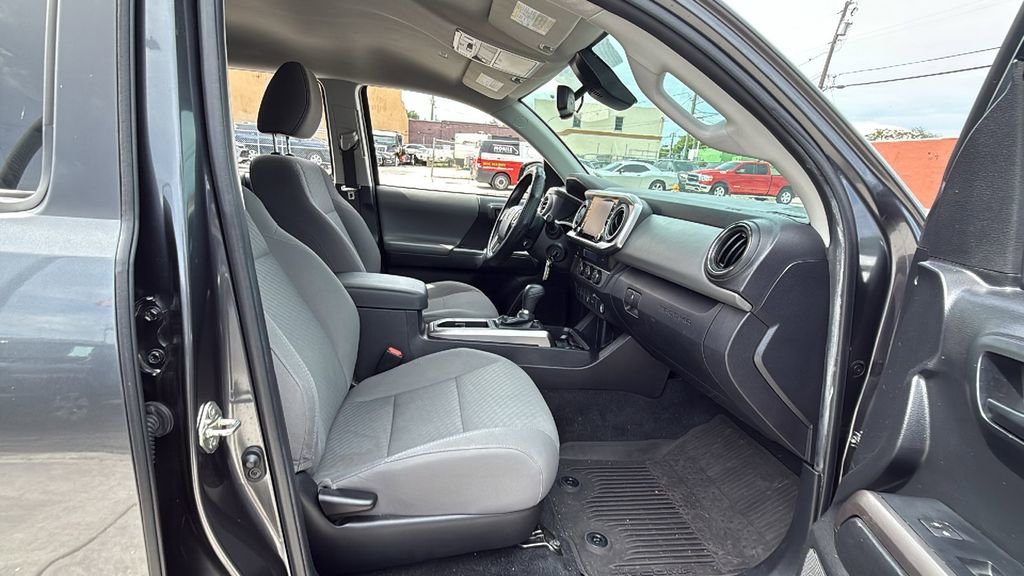 Used 2022 Toyota Tacoma SR5 RWD image 39