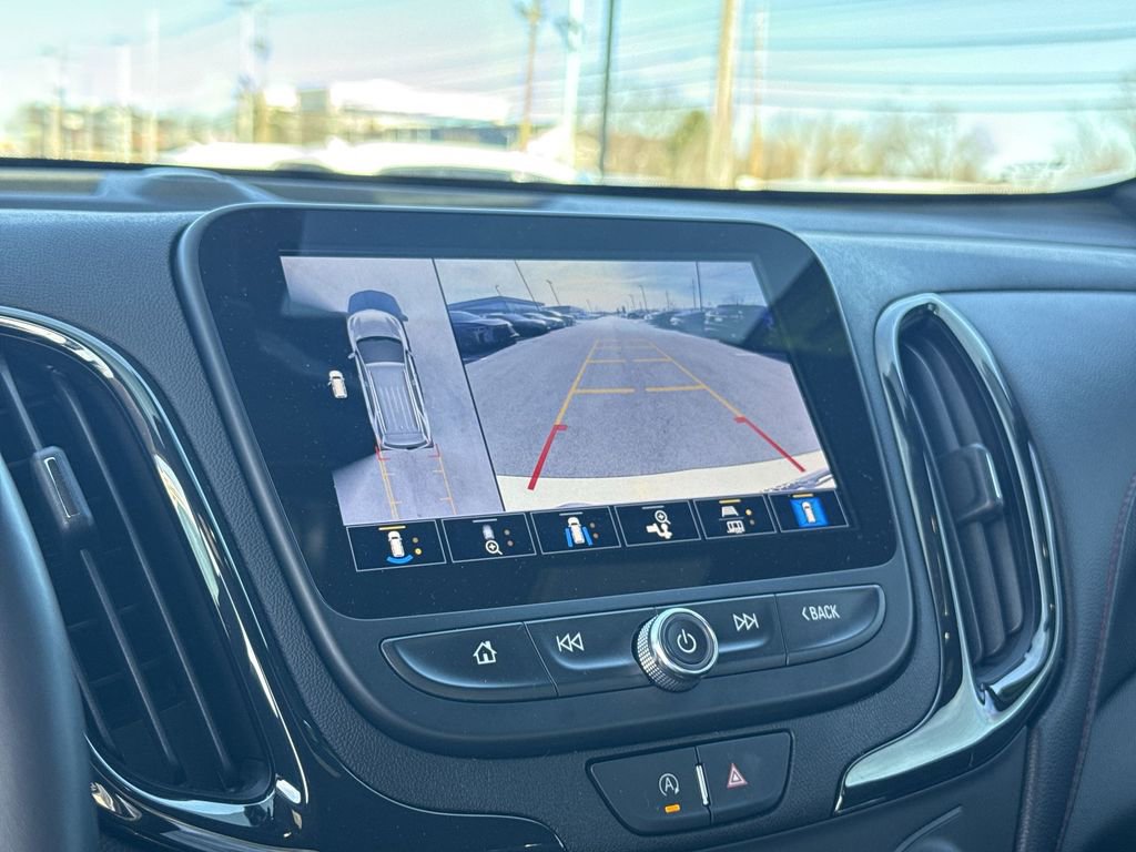 Used 2022 Chevrolet Equinox RS w/ Infotainment Package image 17