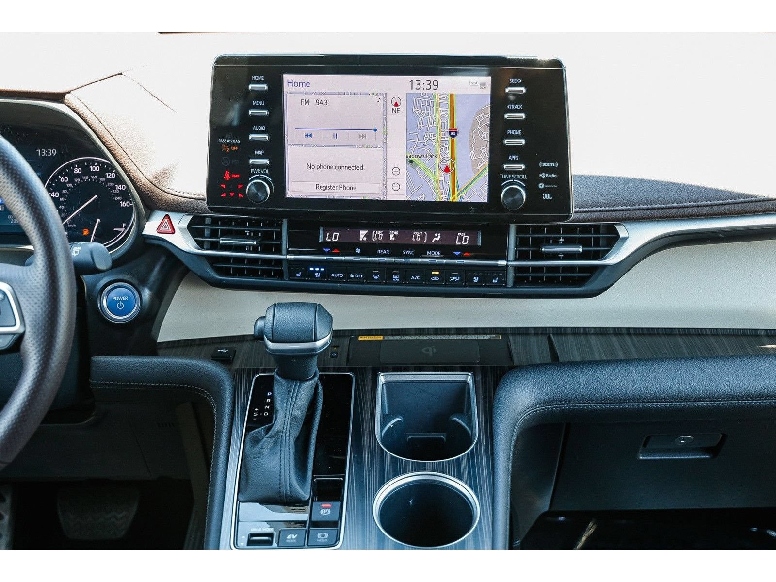 Used 2024 Toyota Sienna Platinum FWD image 12