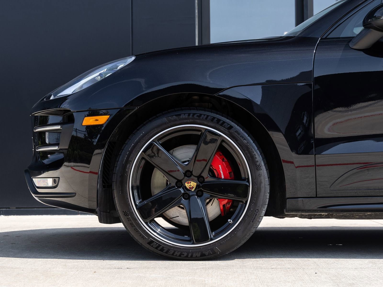 Certified 2017 Porsche Macan Turbo AWD/4WD image 13