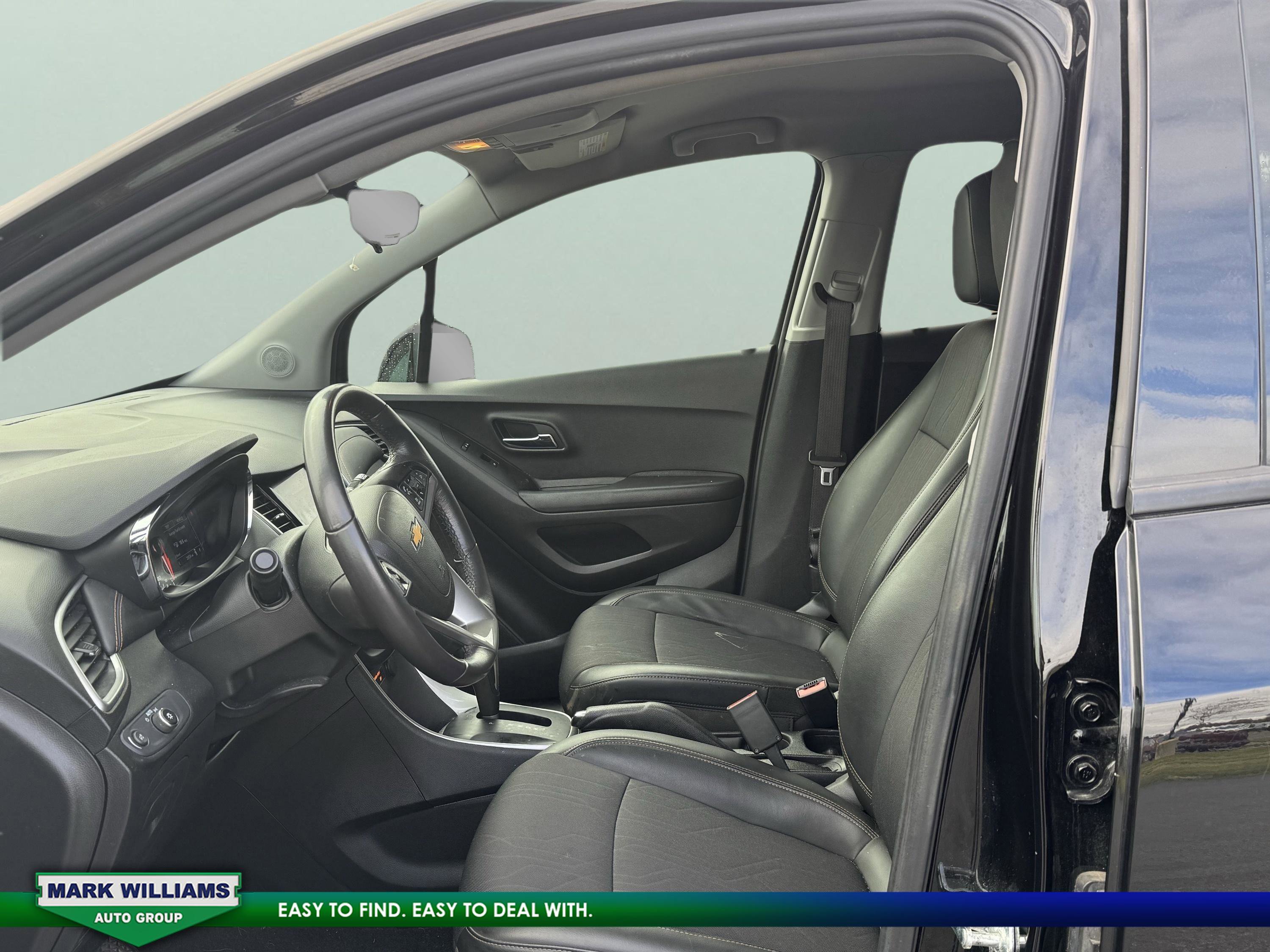 Used 2022 Chevrolet Trax LT w/ Midnight Edition image 5