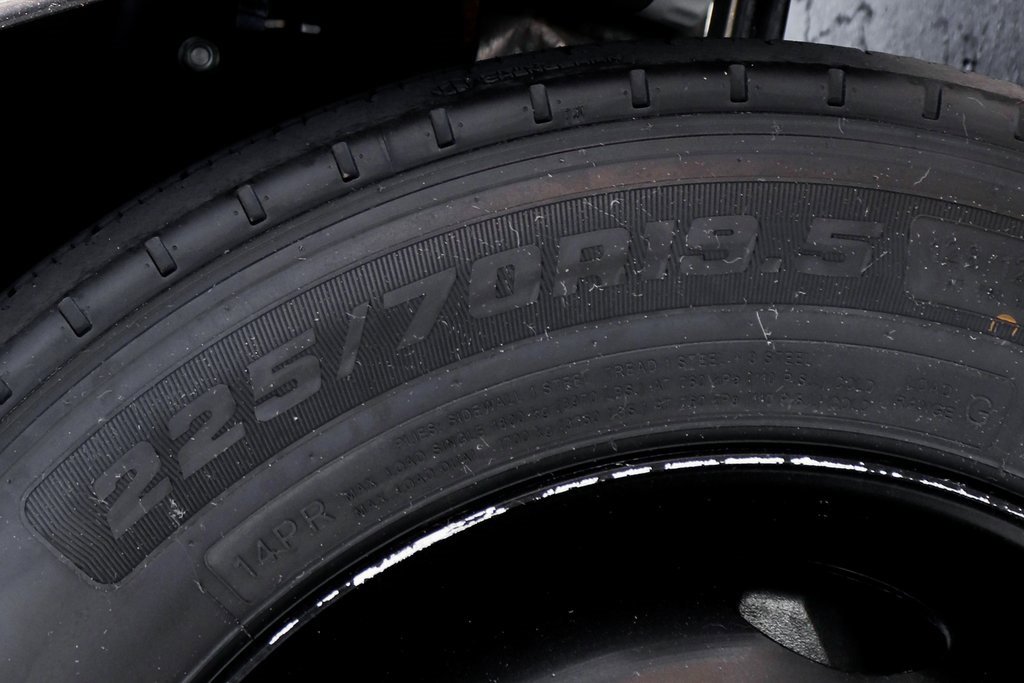 Used 2019 Isuzu NPR HD image 31