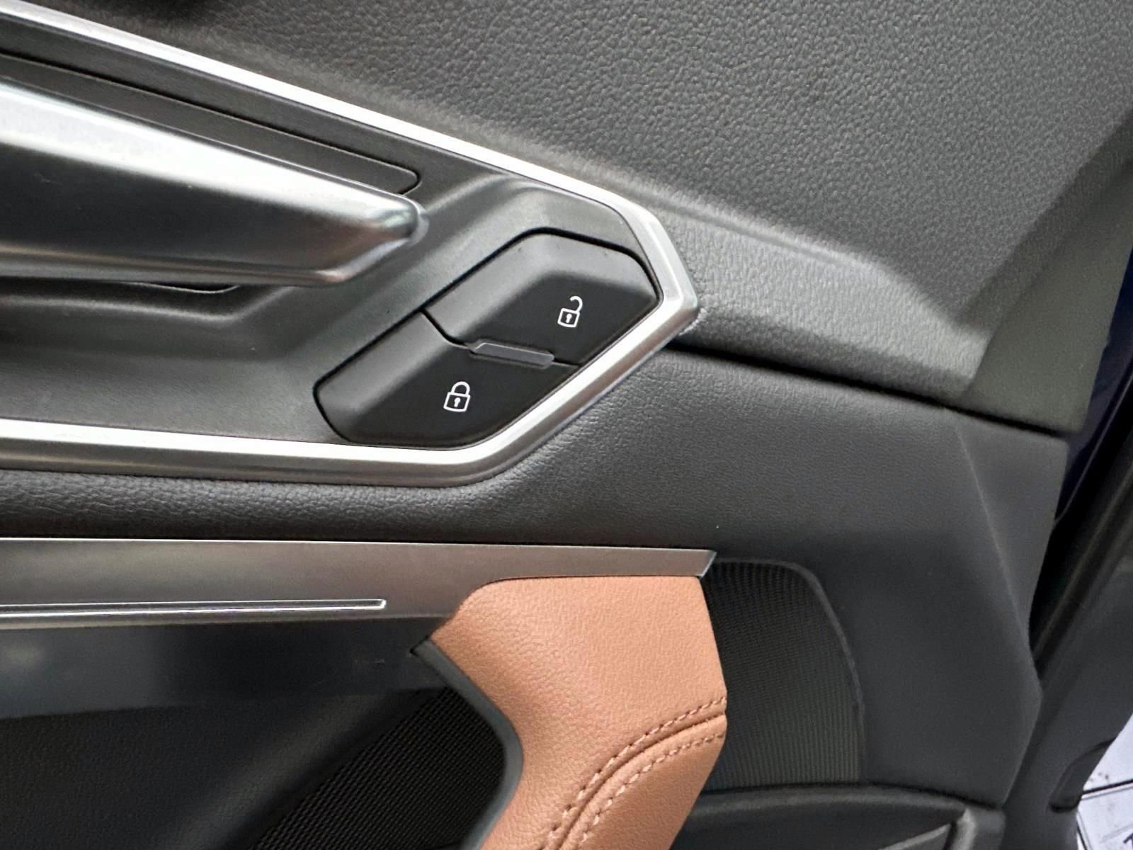 Used 2022 Audi e-tron Premium Plus image 14