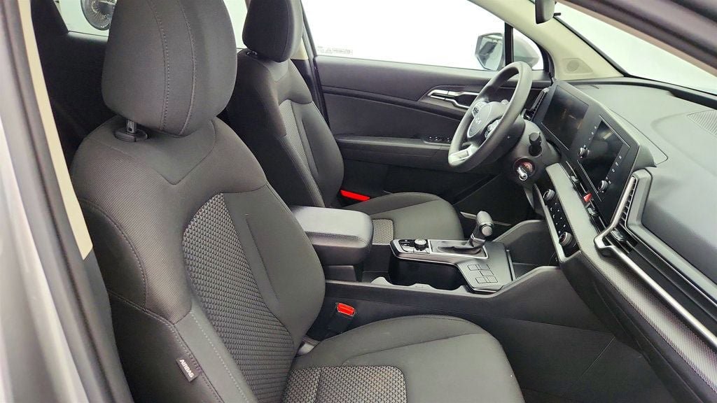 Used 2024 Kia Sportage LX FWD image 21