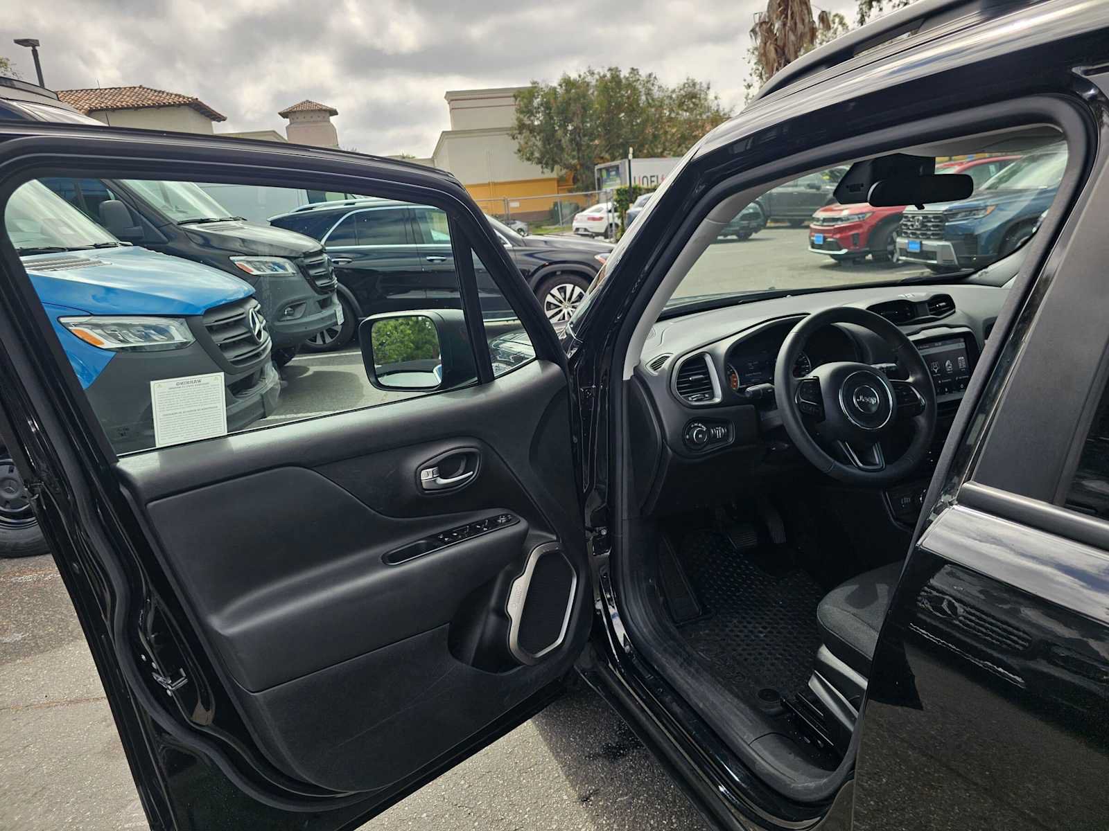 Used 2022 Jeep Renegade Latitude AWD/4WD image 19