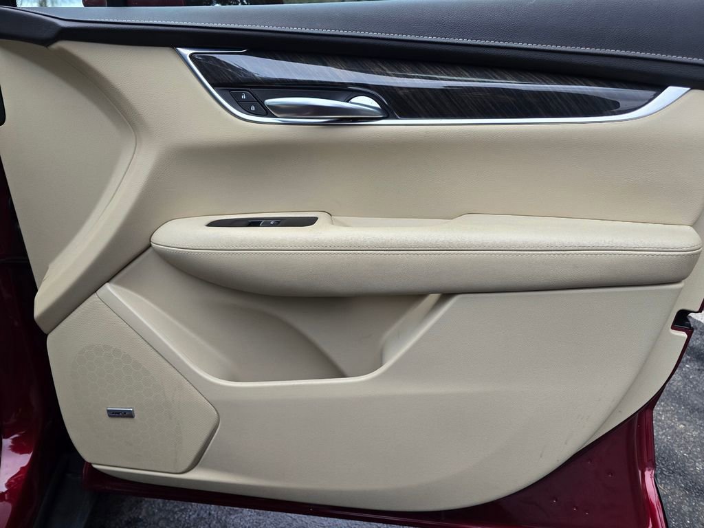 Used 2018 Cadillac XT5 FWD image 24