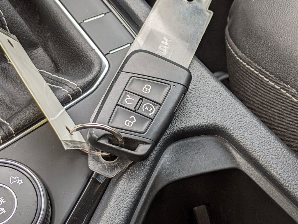 Certified 2023 Volkswagen Taos SE image 19