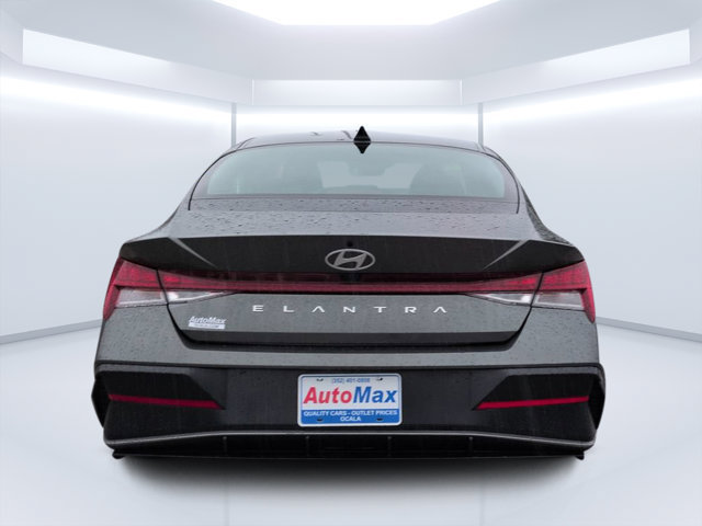 Used 2025 Hyundai Elantra SEL FWD image 4