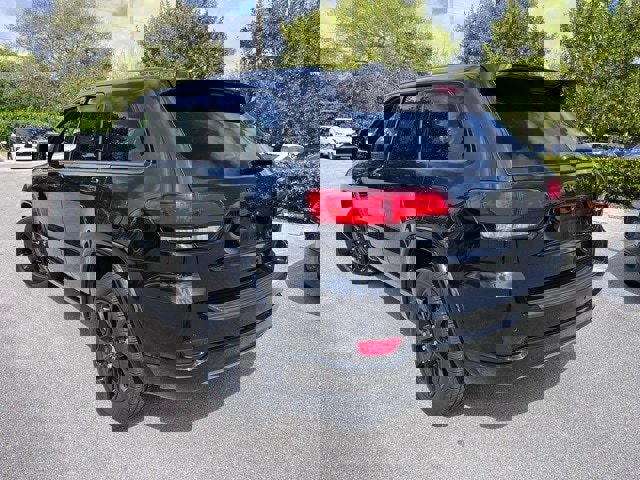 Used 2019 Jeep Grand Cherokee Altitude image 3