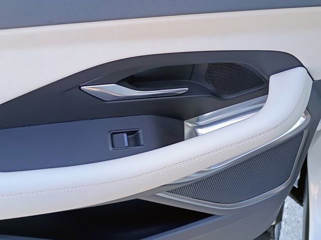 Used 2020 Jaguar E-PACE SE image 18