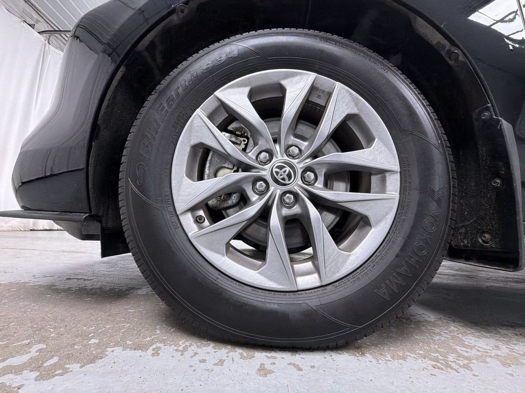 Certified 2025 Toyota Sienna XLE w/ XLE Plus Package AWD/4WD image 14