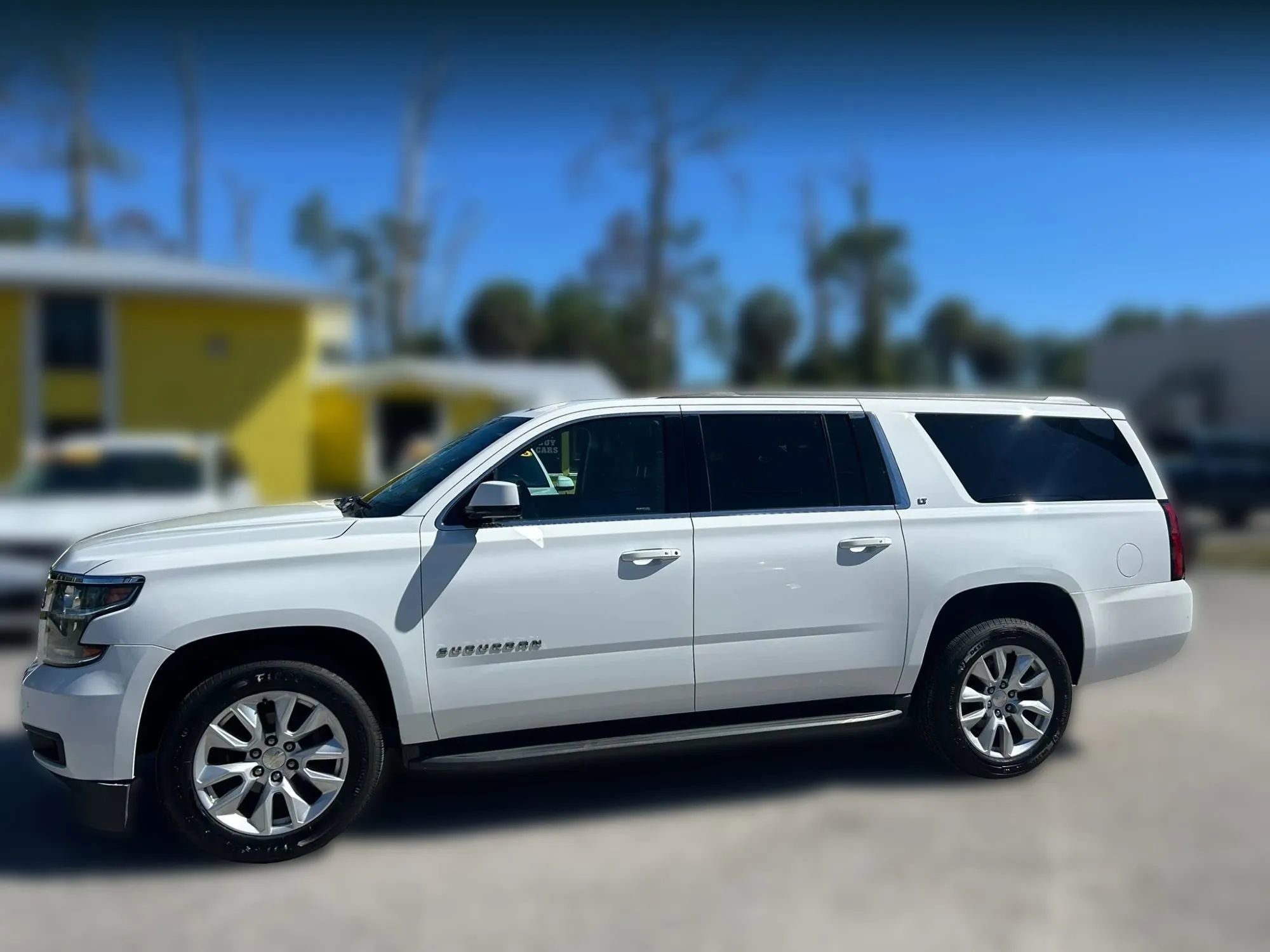 Used 2017 Chevrolet Suburban LT RWD image 2