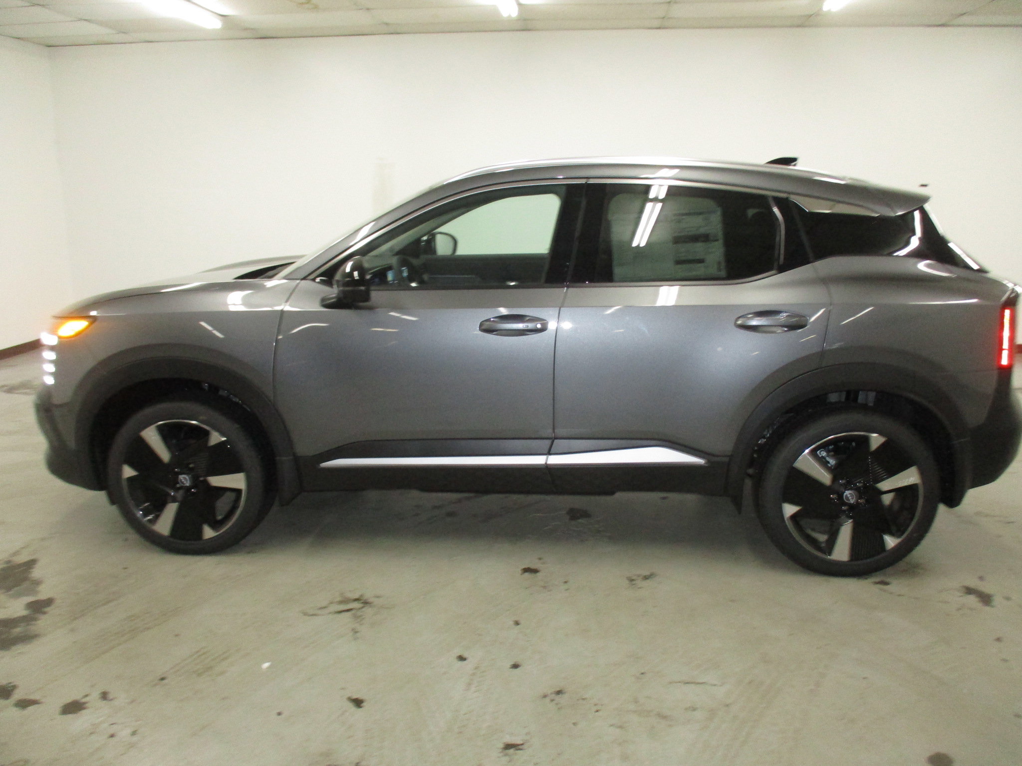 New 2026 Nissan Kicks SR w/ SR Premium Package AWD/4WD image 12