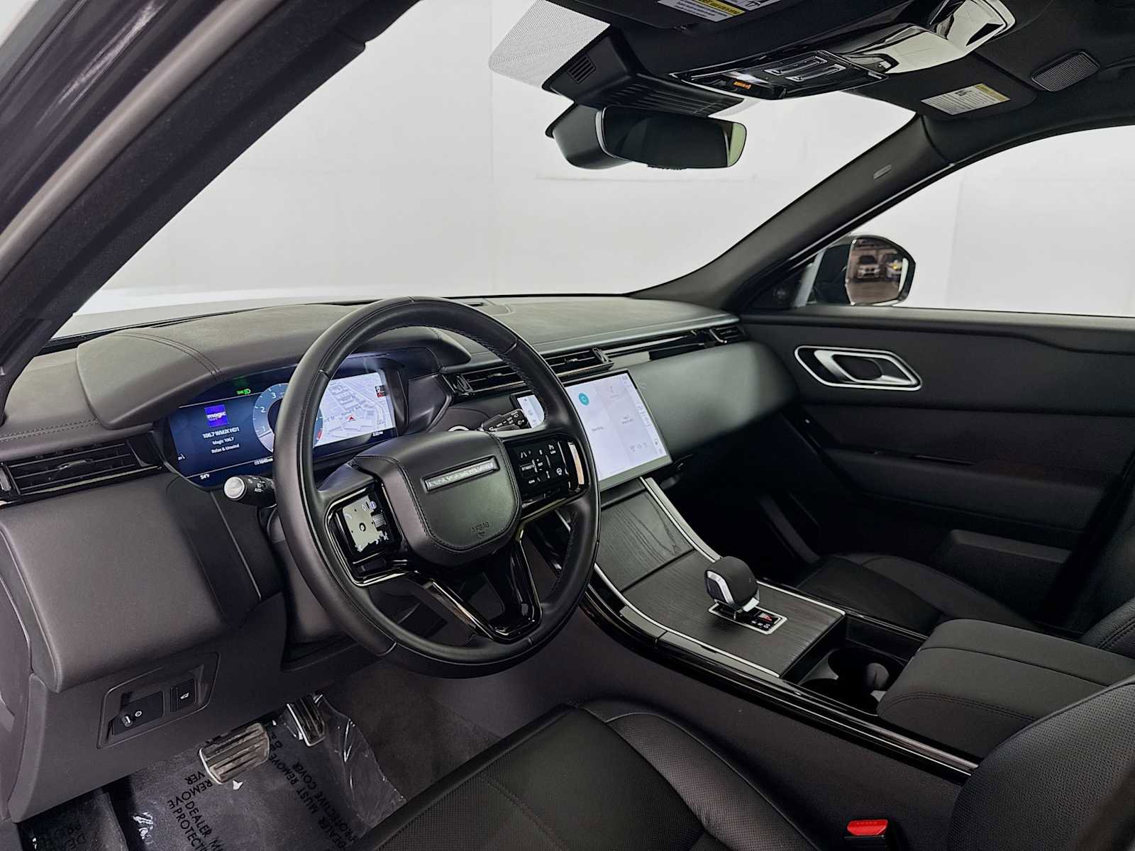 Used 2026 Land Rover Range Rover Velar Dynamic SE image 9