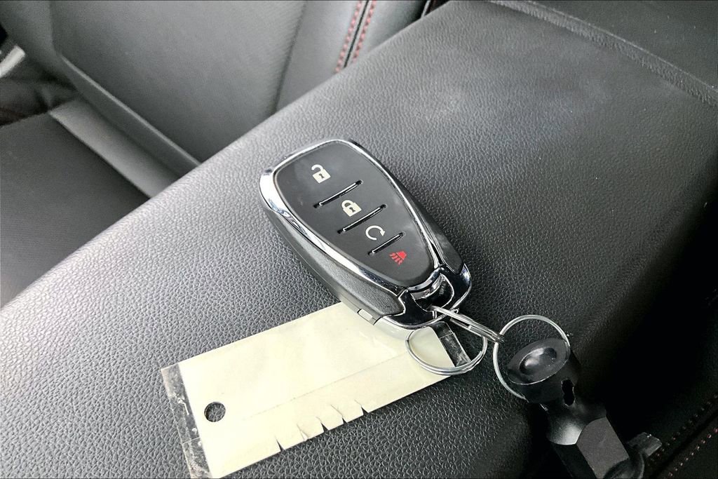 Used 2025 Chevrolet Trax RS w/ Driver Confidence Package image 13