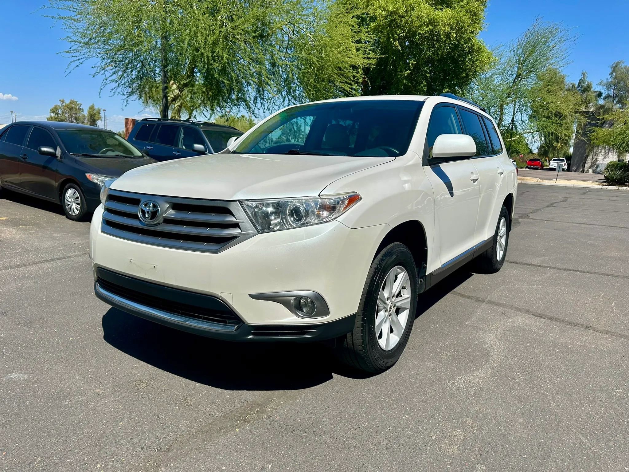 Used 2012 Toyota Highlander FWD w/ Tech Pkg