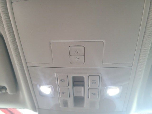 Used 2024 Volkswagen Taos SE w/ Panoramic Sunroof Package image 30