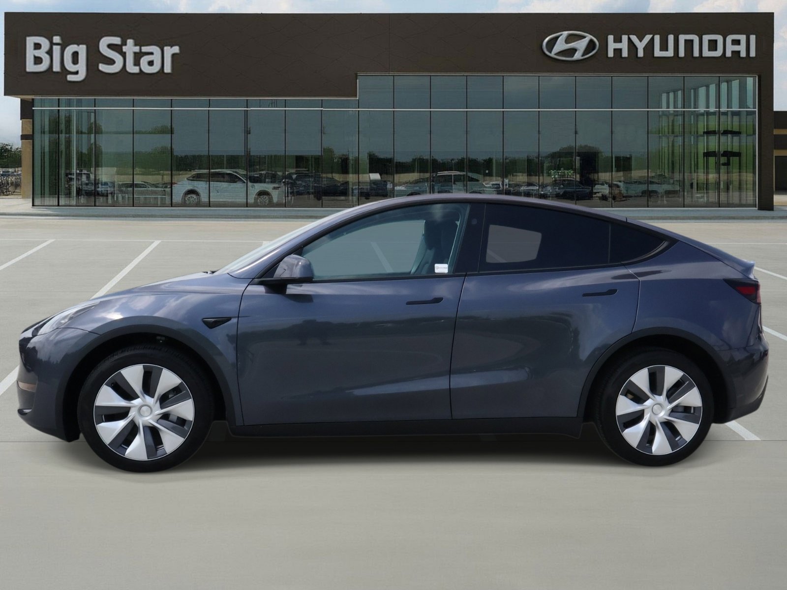 Used 2023 Tesla Model Y Long Range AWD/4WD image 2