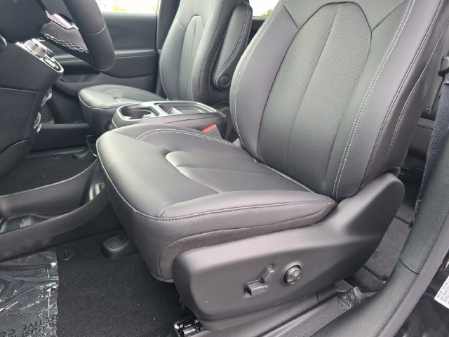 New 2027 Chrysler Pacifica LX FWD image 5
