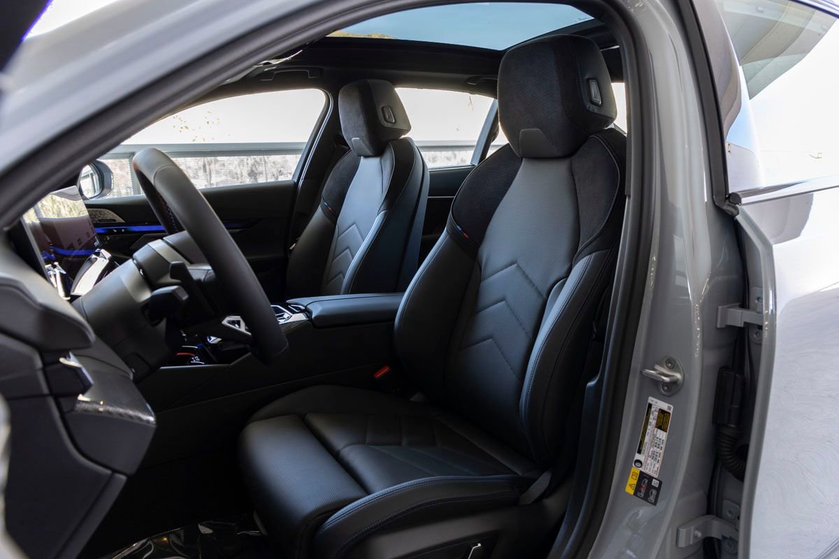 New 2026 BMW i5 w/ Executive Package AWD/4WD image 19