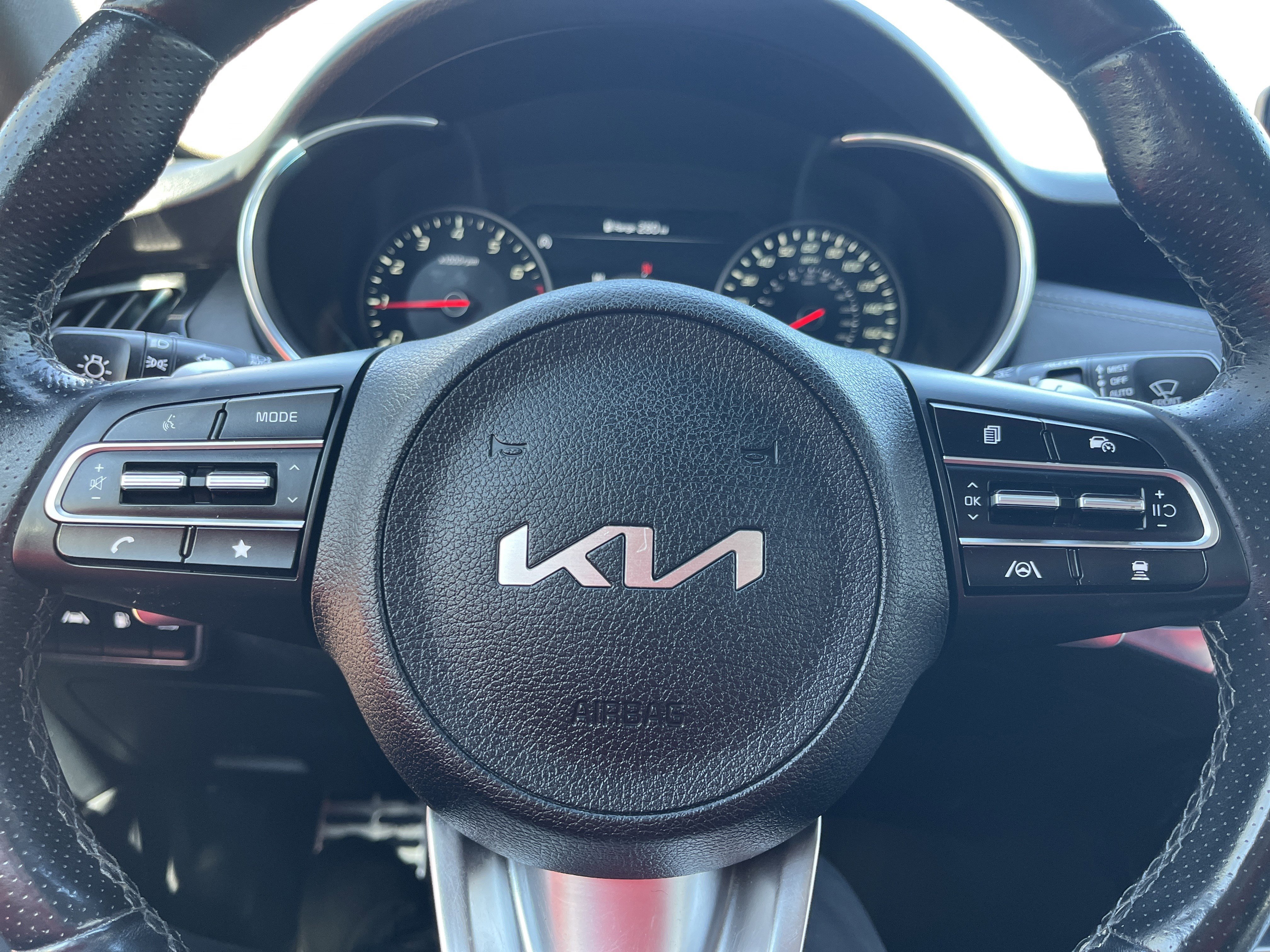 Used 2023 Kia Stinger GT2 image 15