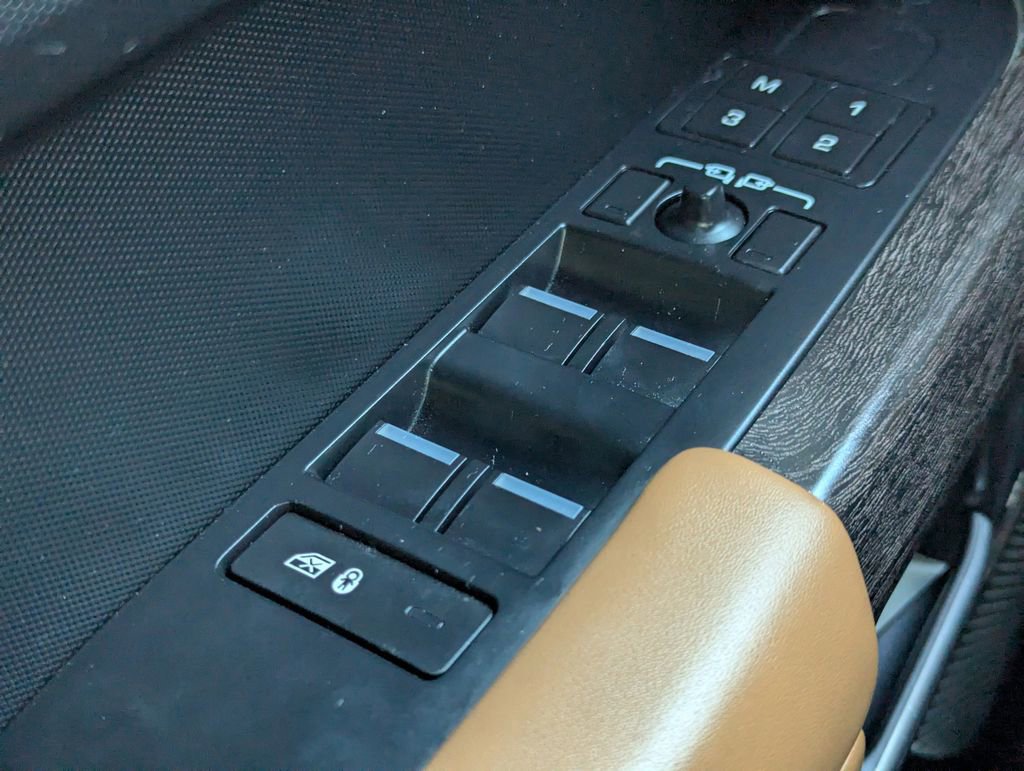 Used 2023 Land Rover Defender 110 X-Dynamic SE AWD/4WD image 20